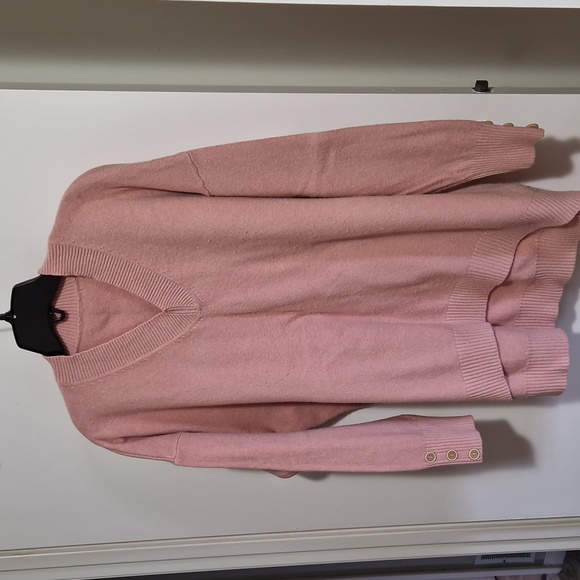 V-neck high-low sweater in dusty rose color - Picture 2 of 3